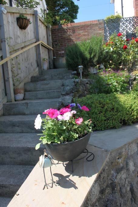 Hideaway Between Coast And Moors In A Beautiful Village Apartment Sleights Exterior photo