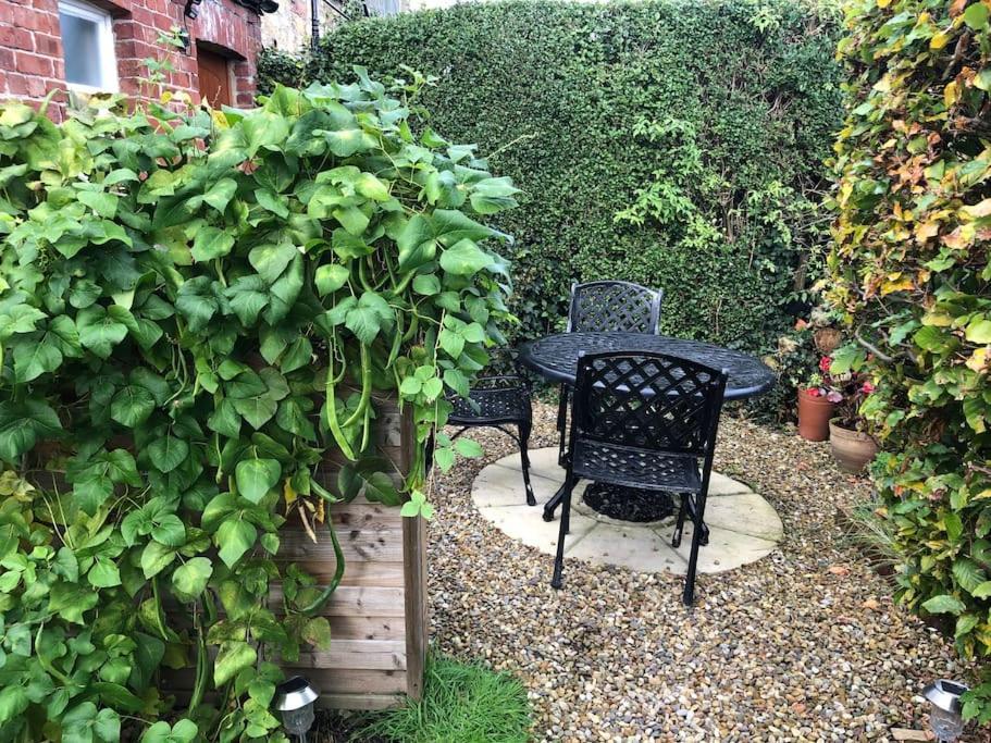 Hideaway Between Coast And Moors In A Beautiful Village Apartment Sleights Exterior photo